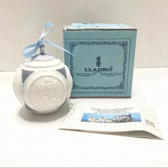 1988 Lladro Bola Navidad Porcelain Ornament 1603 - Picture 1 of 8